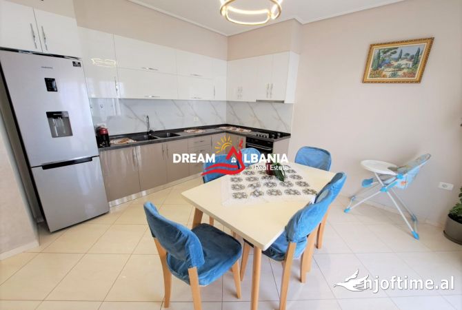 Shtepi me qera Vila Luksoze ne Tirane, 7+1, Mobilimi E mobiluar, Pagesa 4,500  Euro.