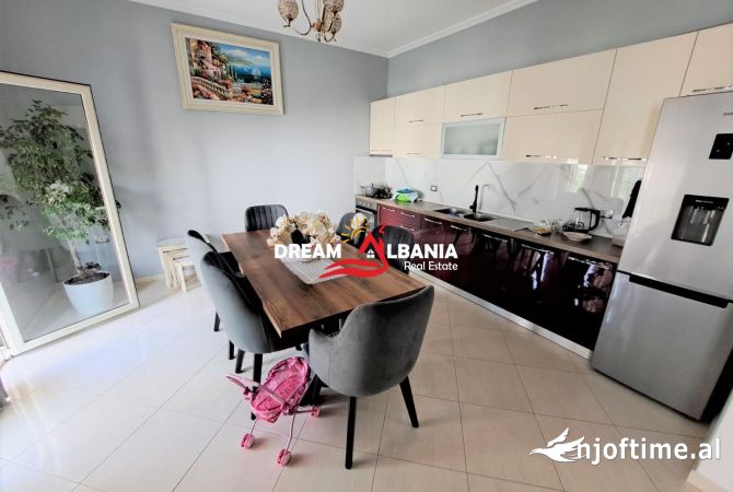 Shtepi me qera Vila Luksoze ne Tirane, 7+1, Mobilimi E mobiluar, Pagesa 4,500  Euro.