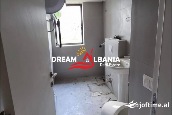 Shtepi ne shitje Apartament ne Tirane, 3+1, Mobilimi Bosh, pa mobiluar, Pagesa 175,000  Euro.