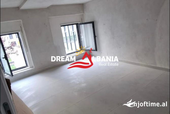 Shtepi ne shitje Apartament ne Tirane, 3+1, Mobilimi Bosh, pa mobiluar, Pagesa 175,000  Euro.