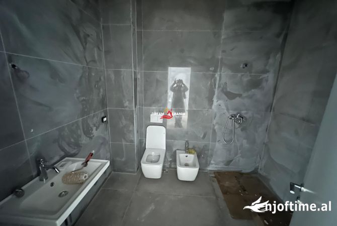 Jepet me qera ambjent biznesi Duplex ne Rrugen e Kavajes, Tirana Garden Building (ID 42611189)
