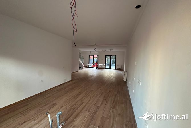 Jepet me qera ambjent biznesi Duplex ne Rrugen e Kavajes, Tirana Garden Building (ID 42611189)