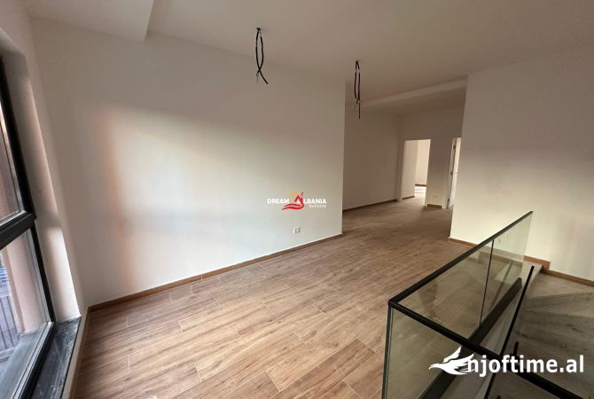 Jepet me qera ambjent biznesi Duplex ne Rrugen e Kavajes, Tirana Garden Building (ID 42611189)