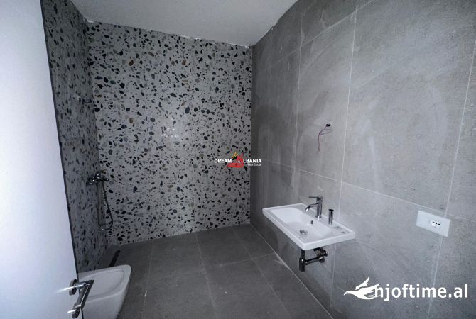 Jepet me qera ambjent biznesi Duplex ne Rrugen e Kavajes, Tirana Garden Building (ID 42611189)