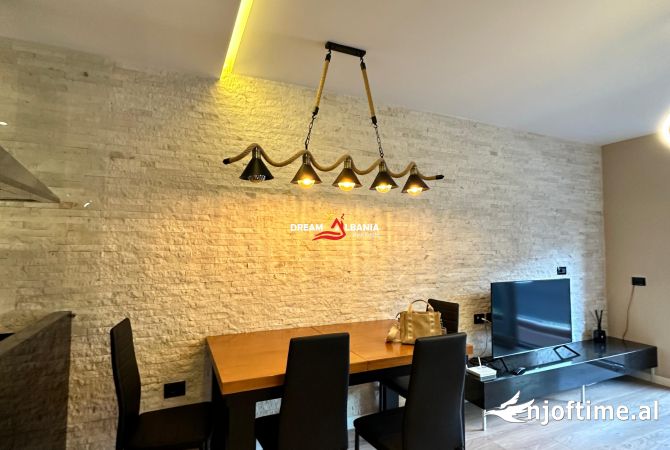 Shtepi me qera Apartament ne Tirane, 2+1, Mobilimi E mobiluar, Pagesa 1,000  Euro.