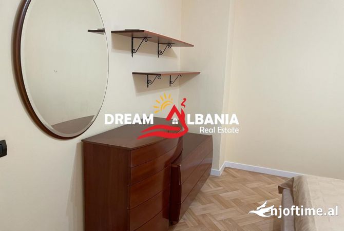 Shtepi me qera Apartament ne Tirane, 2+1, Mobilimi E mobiluar, Pagesa 1,000  Euro.