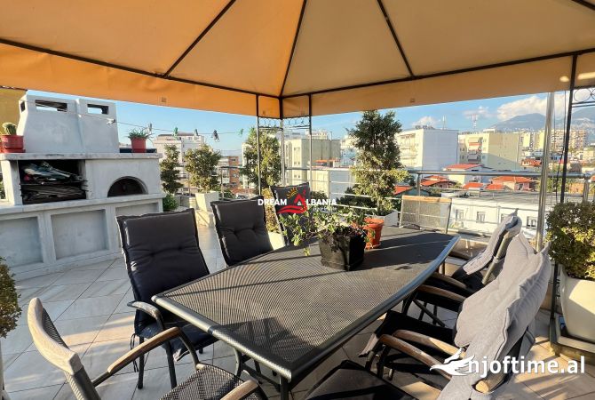 Shtepi ne shitje Apartament ne Tirane, 3+1, Mobilimi E mobiluar, Pagesa 270,000  Euro.