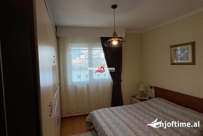 Shtepi ne shitje Apartament ne Tirane, 3+1, Mobilimi E mobiluar, Pagesa 270,000  Euro.