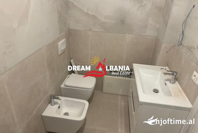 Shtepi me qera Apartament ne Tirane, 2+1, Mobilimi Pjeserisht e mobiluar, Pagesa 800  Euro.