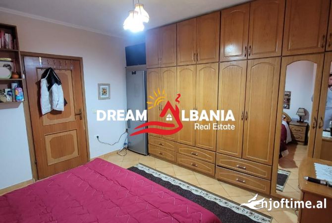 Shtepi ne shitje Apartament ne Tirane, 3+1, Mobilimi E mobiluar, Pagesa 165,000  Euro.