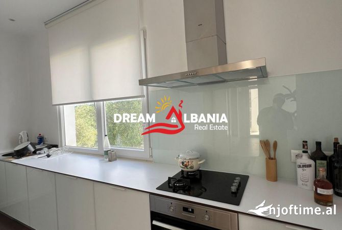 Shtepi me qera Vila Luksoze ne Tirane, 5+1, Mobilimi E mobiluar, Pagesa 3,000  Euro.