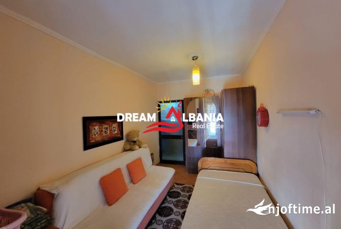 Shtepi ne shitje Apartament ne Tirane, 3+1, Mobilimi E mobiluar, Pagesa 165,000  Euro.