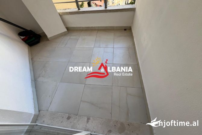 Shtepi ne shitje Apartament ne Tirane, 2+1, Mobilimi Bosh, pa mobiluar, Pagesa 125,000  Euro.