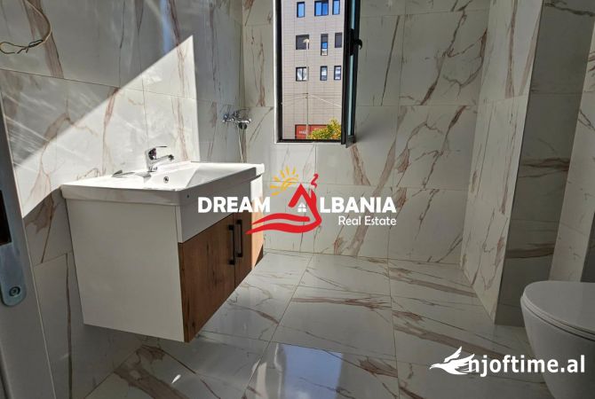 Shtepi ne shitje Apartament ne Tirane, 1+1, Mobilimi Bosh, pa mobiluar, Pagesa 132,000  Euro.