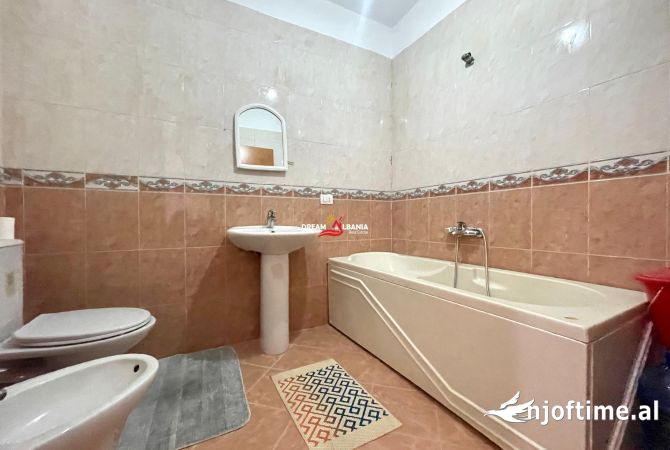 Shtepi ne shitje Apartament ne Tirane, 2+1, Mobilimi E mobiluar, Pagesa 210,000  Euro.