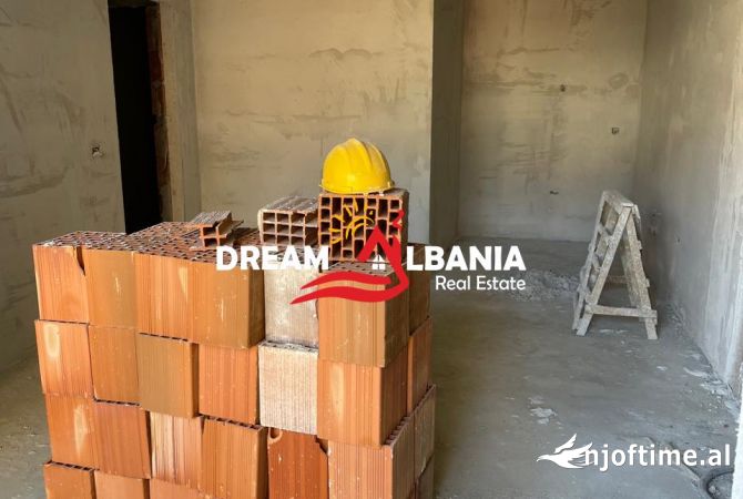 Shtepi ne shitje Apartament ne Tirane, 1+1, Mobilimi Bosh, pa mobiluar, Pagesa 95,175  Euro.