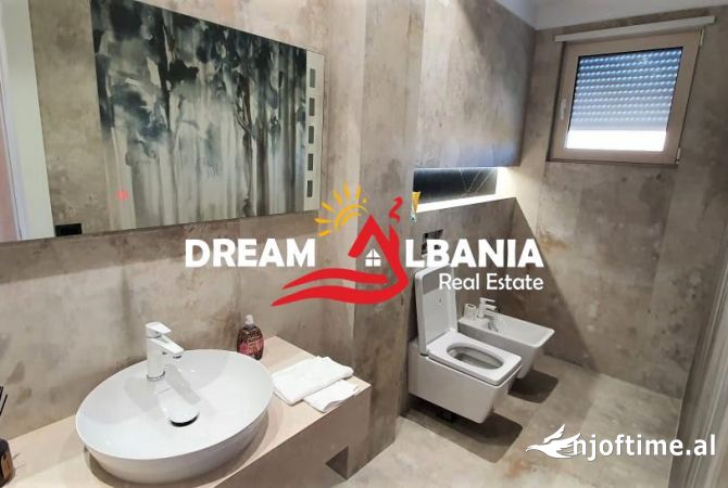 Shtepi me qera Vila Luksoze ne Tirane, 5+1, Mobilimi E mobiluar, Pagesa 4,000  Euro.