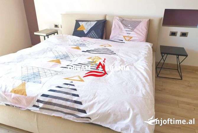 Shtepi me qera Vila Luksoze ne Tirane, 5+1, Mobilimi E mobiluar, Pagesa 4,000  Euro.