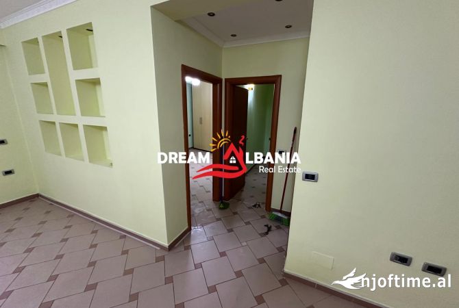 Ambient biznesi me qera 3+1 ne Tirane - 650 Euro
