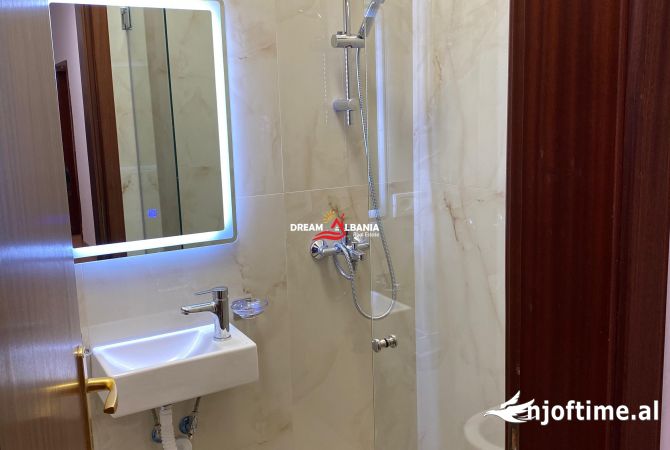 Shtepi me qera Apartament ne Tirane, 3+1, Mobilimi E mobiluar, Pagesa 1,200  Euro.