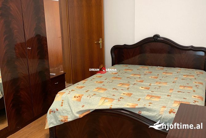 Shtepi me qera Apartament ne Tirane, 3+1, Mobilimi E mobiluar, Pagesa 1,200  Euro.