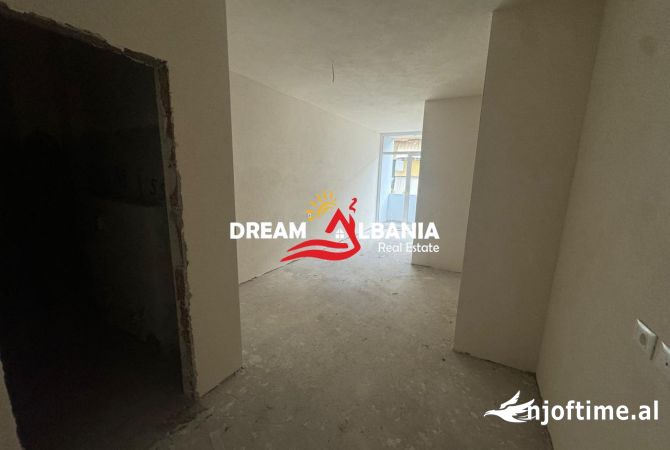 Shtepi ne shitje Apartament ne Tirane, 2+1, Mobilimi Bosh, pa mobiluar, Pagesa 160,000  Euro.