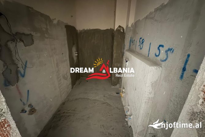 Shtepi ne shitje Apartament ne Tirane, 2+1, Mobilimi Bosh, pa mobiluar, Pagesa 160,000  Euro.