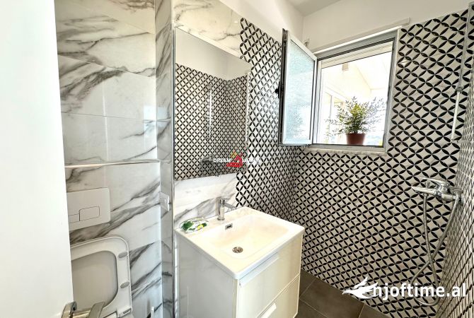 Shtepi ne shitje Apartament ne Tirane, 3+1, Mobilimi Bosh, pa mobiluar, Pagesa 260,000  Euro.