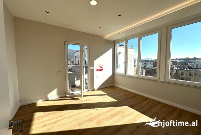 Shtepi ne shitje Apartament ne Tirane, 3+1, Mobilimi Bosh, pa mobiluar, Pagesa 260,000  Euro.