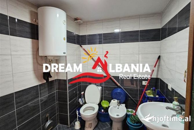 Shtepi ne shitje Apartament ne Tirane, 1+1, Mobilimi Pjeserisht e mobiluar, Pagesa 93,000  Euro.