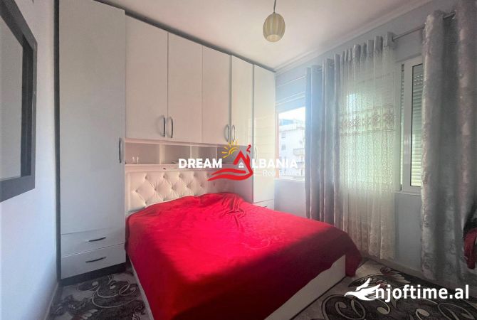Shtepi ne shitje Apartament ne Tirane, 2+1, Mobilimi E mobiluar, Pagesa 125,000  Euro.