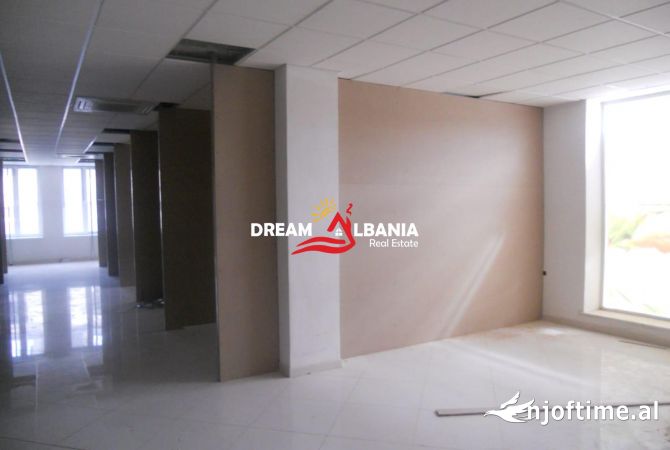 Ambient biznesi me qera 3+1 ne Tirane - 1,000 Euro