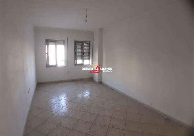 Shtepi ne shitje  ne Tirane, 2+1, Mobilimi Bosh, pa mobiluar, Pagesa 70,000  Euro.