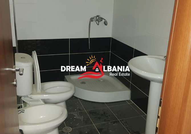 Shtepi ne shitje  ne Tirane, 2+1, Mobilimi Bosh, pa mobiluar, Pagesa 70,000  Euro.