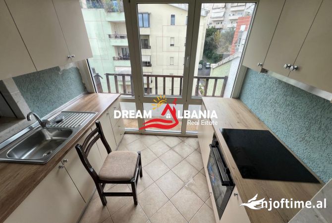 Shtepi me qera Apartament ne Tirane, 2+1, Mobilimi E mobiluar, Pagesa 700  Euro.