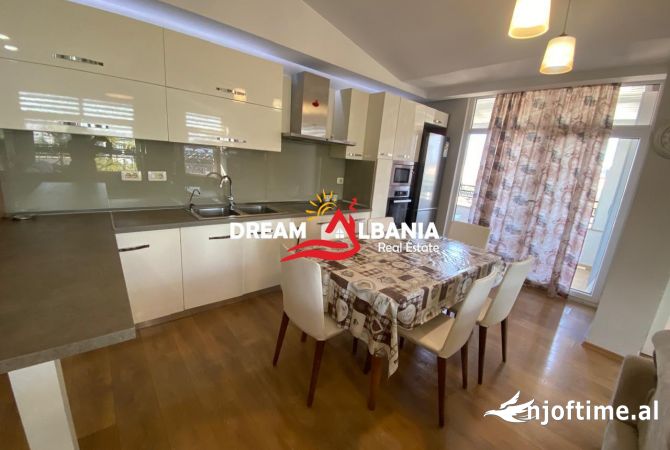 Shtepi me qera 4+1 ne Tirane - 1,400 Euro