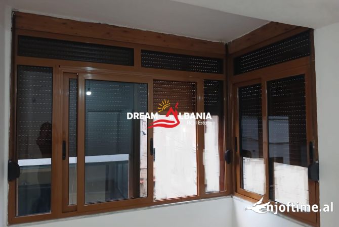 Shtepi me qera Apartament ne Tirane, 3+1, Mobilimi Bosh, pa mobiluar, Pagesa 600  Euro.