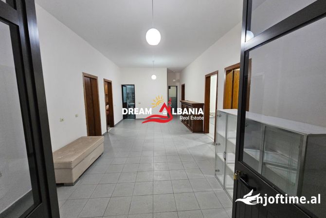 Shtepi me qera Apartament ne Tirane, 4+1, Mobilimi E mobiluar, Pagesa 700  Euro.