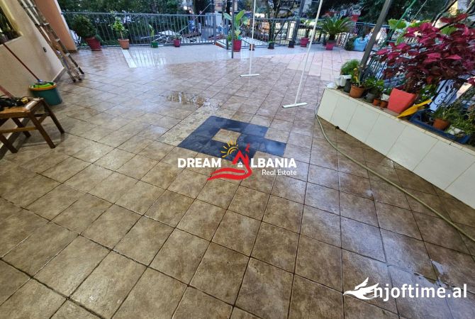 Shtepi me qera Apartament ne Tirane, 4+1, Mobilimi E mobiluar, Pagesa 700  Euro.