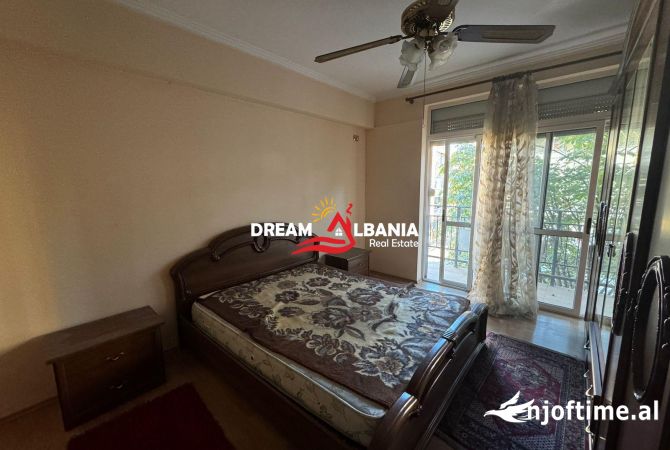 Shtepi me qera Apartament ne Tirane, 3+1, Mobilimi E mobiluar, Pagesa 600  Euro.