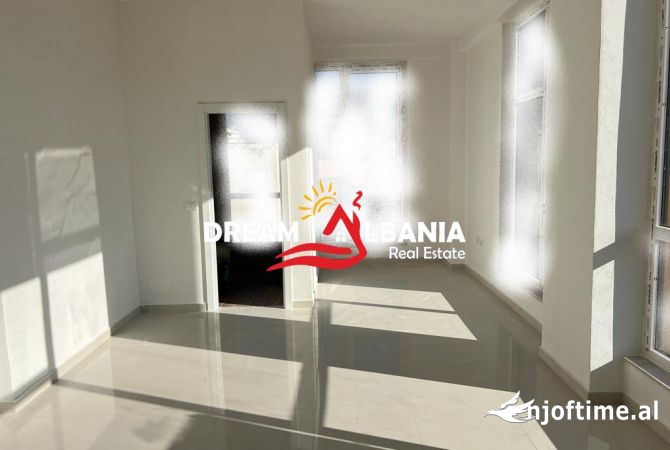 Ambjent biznesi me qera prane Stacionit te Trenit, ne rrugen Rreshit Petrela (ID 42611025)