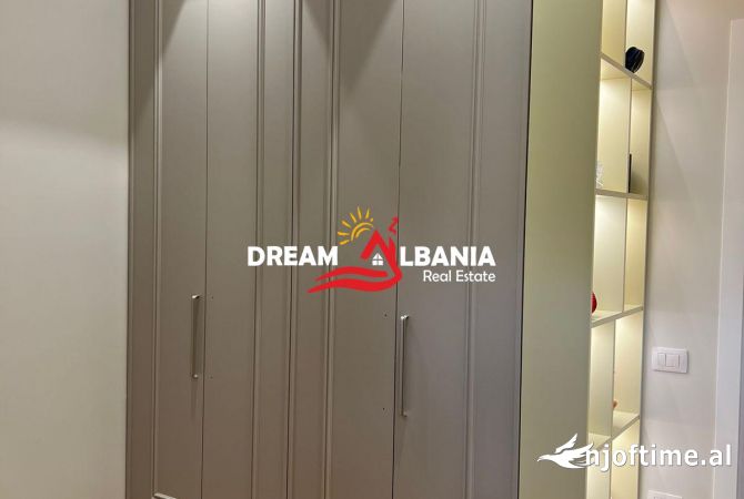 Shtepi ne shitje Apartament ne Tirane, 3+1, Mobilimi E mobiluar, Pagesa 259,000  Euro.