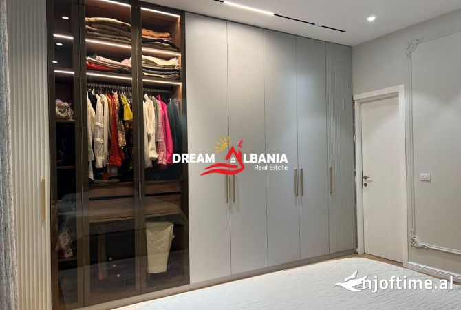 Shtepi ne shitje Apartament ne Tirane, 3+1, Mobilimi E mobiluar, Pagesa 259,000  Euro.