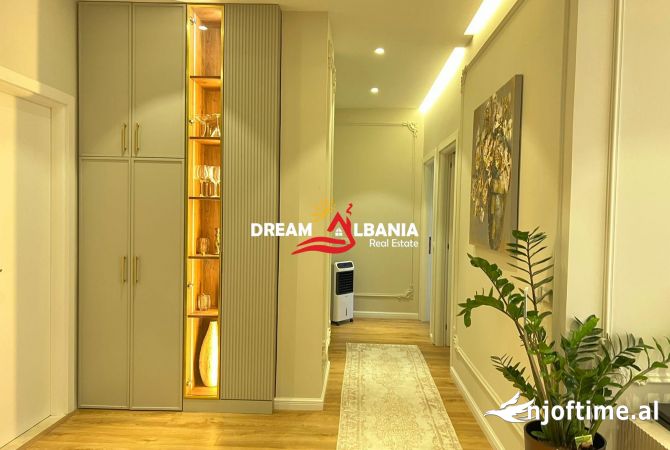 Shtepi ne shitje Apartament ne Tirane, 3+1, Mobilimi E mobiluar, Pagesa 259,000  Euro.