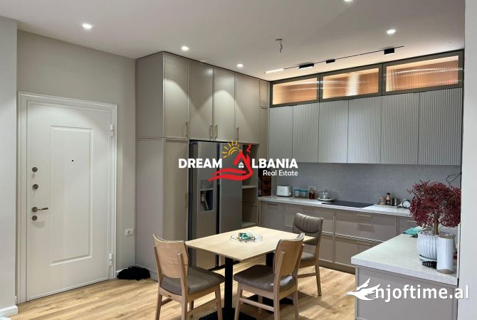 Shtepi ne shitje Apartament ne Tirane, 3+1, Mobilimi E mobiluar, Pagesa 259,000  Euro.