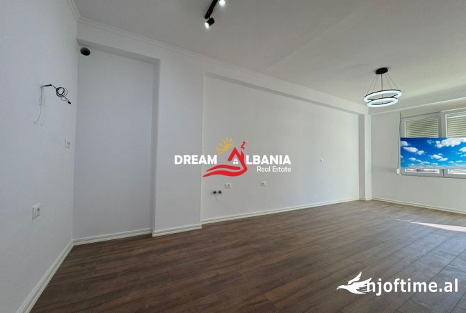 Shtepi ne shitje Apartament ne Tirane, 1+1, Mobilimi Bosh, pa mobiluar, Pagesa 119,000  Euro.