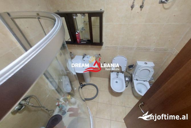 Shtepi me qera Apartament ne Tirane, 2+1, Mobilimi E mobiluar, Pagesa 700  Euro.