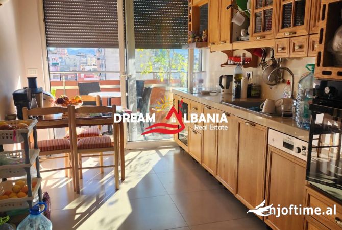 Shtepi me qera 3+1 ne Tirane - 1,500 Euro