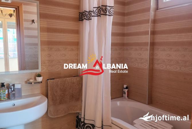 Shtepi me qera Apartament ne Tirane, 3+1, Mobilimi E mobiluar, Pagesa 1,500  Euro.