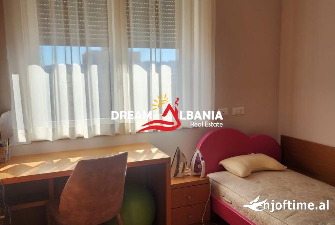 Shtepi me qera Apartament ne Tirane, 3+1, Mobilimi E mobiluar, Pagesa 1,500  Euro.